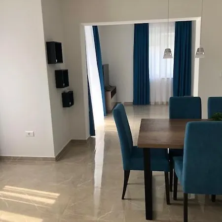 Leneda With Pool プーラ