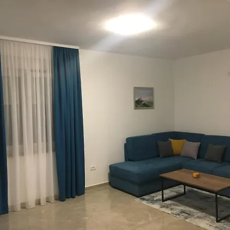 アパート Leneda With Pool プーラ