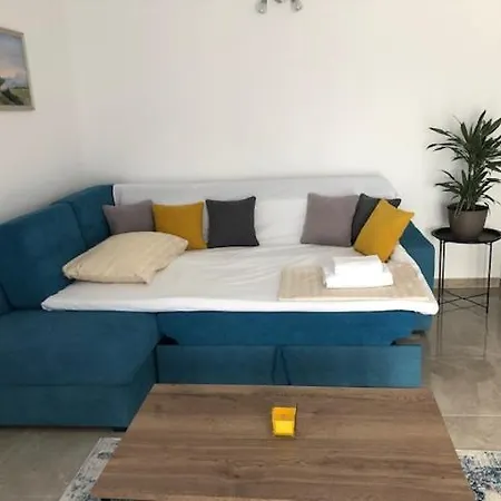 Leneda With Pool プーラ