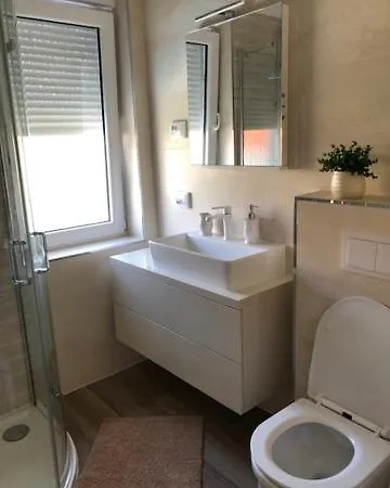 아파트 Leneda With Pool 풀라