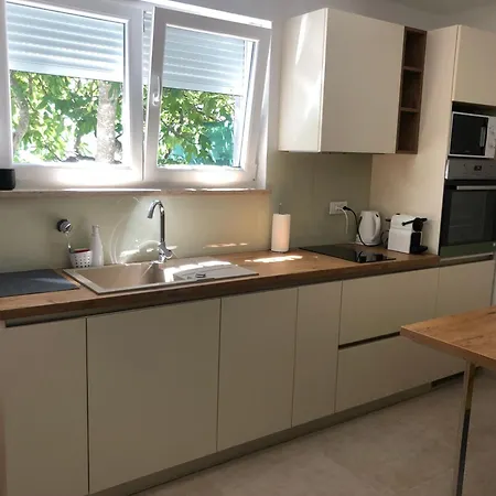 Leneda With Pool プーラ