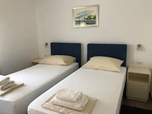 Leneda With Pool 아파트