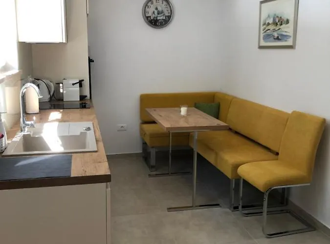 Appartement Leneda With Pool Pula