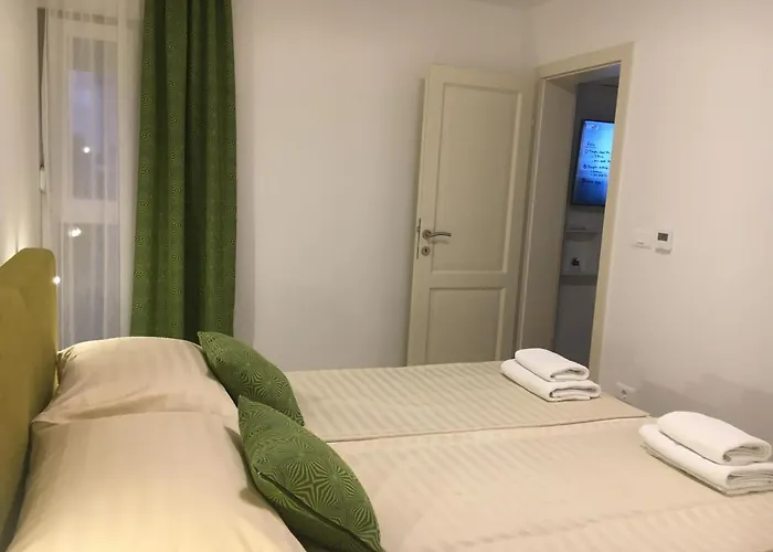 Leneda With Pool Appartamento Pola