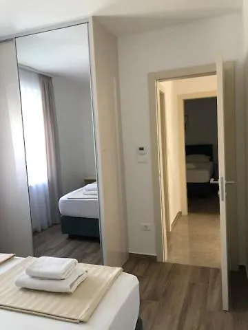 Appartement Leneda With Pool Pula