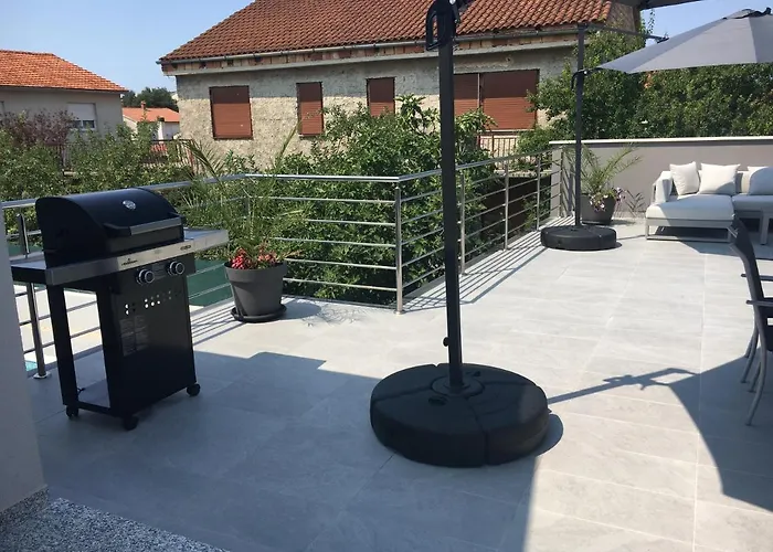 Leneda With Pool Appartement