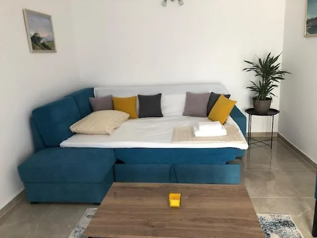 Leneda With Pool Pola