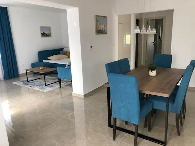 Leneda With Pool * Pola