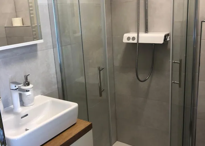 Leneda With Pool Pola