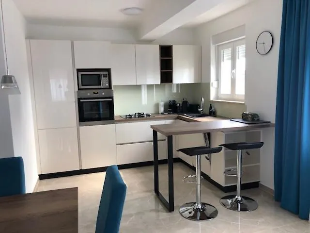 Leneda With Pool Appartement Pula