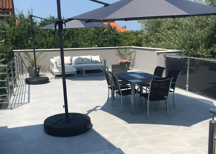 Appartement Leneda With Pool Pula